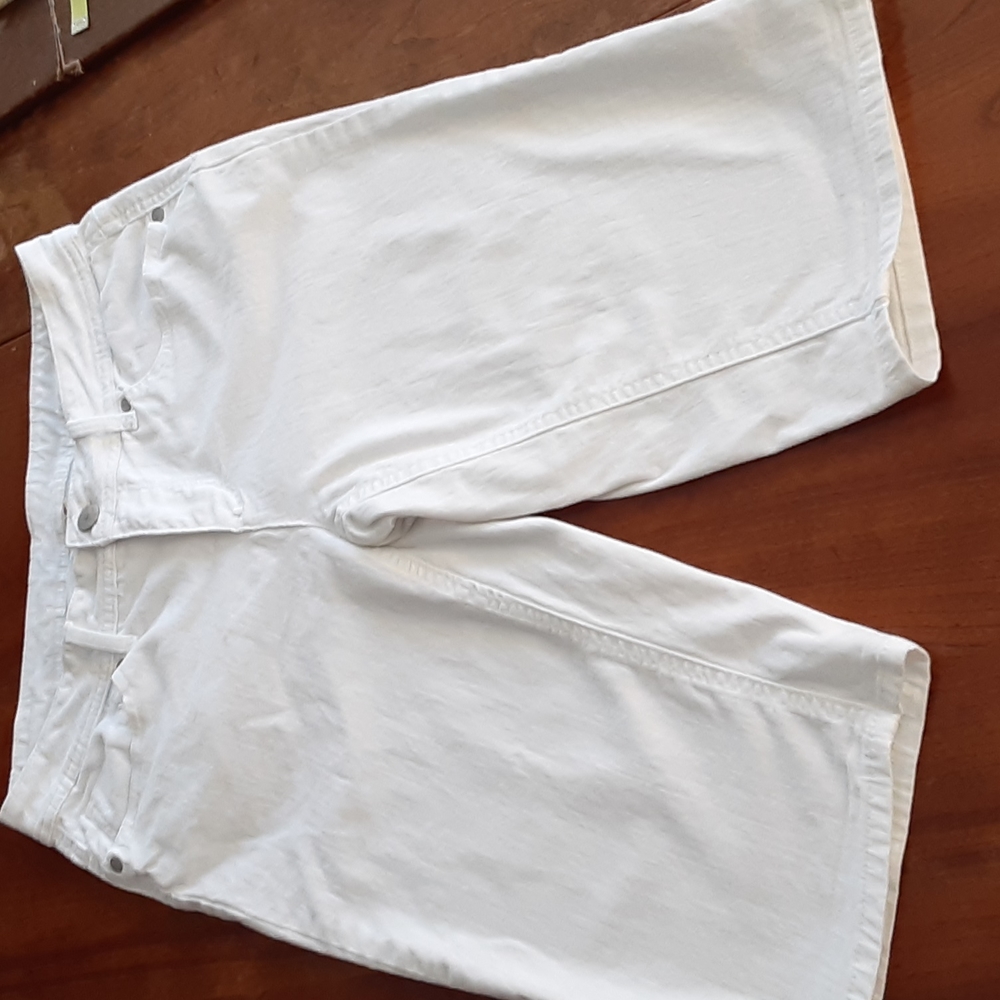 Faded Glory Womens White Bermuda Shorts - Picture 2 of 8
